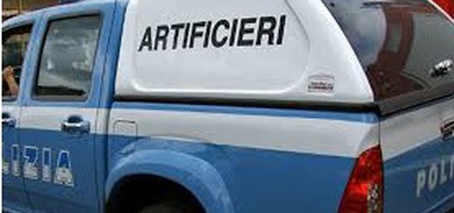 Trasportava illegalmente materiale esplosivo non in regola, denunciato