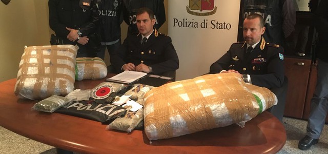 La Squadra Mobile sequestra oltre 20 chili di marijuana