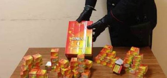 Vendita illegale di petardi, due denunce