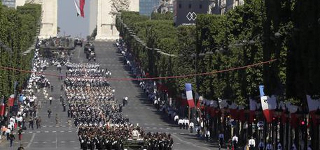 Parigi, aperta sfilata 14 luglio con Macron e Trump