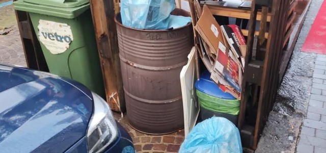 INTENSIFICATI CONTROLLI POLIZIA LOCALE SULLA RACCOLTA DIFFERENZIATA / SANZIONATI ESERCIZI COMMERCIALI E CONDOMINI SU CORSO MAZZINI