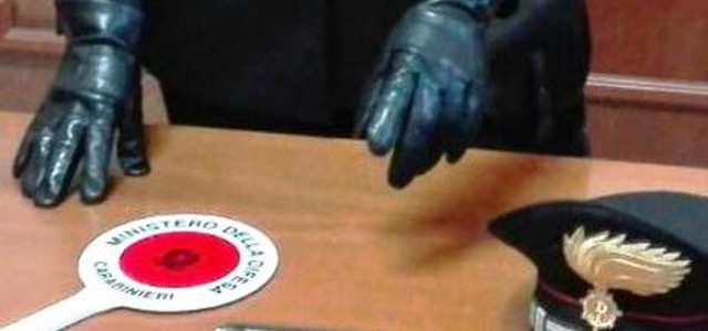 Nascondeva pistola in auto, arrestato