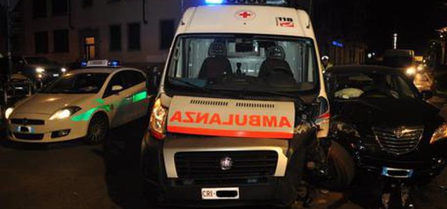Gli nega sigaretta, lui gli spacca naso