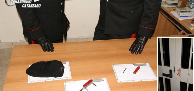 Tentano di rubare attrezzatura in scuola, due arresti