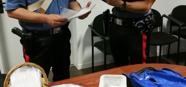 Deteneva droga in casa, arrestato
