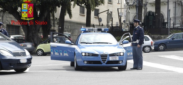 Perseguita ex moglie, allontanato 58enne