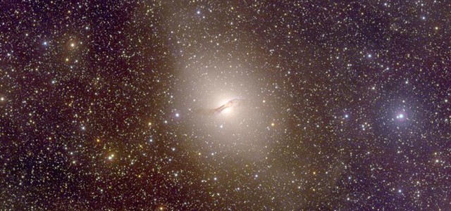 Un girotondo di galassie sfida gli astronomi