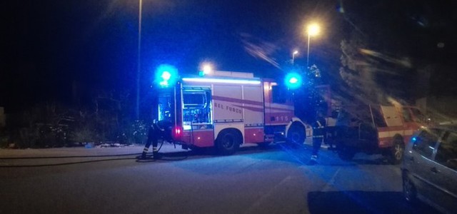 In fiamme discarica a Reggio Calabria