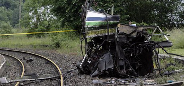Francia: scontro treno-scuolabus, due morti