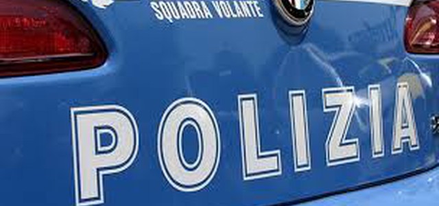 Ruba furgone, arrestato dopo inseguimento