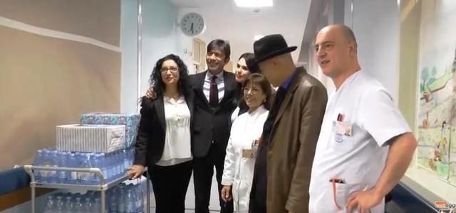 Acqua e dolciumi ai piccoli pazienti del "Pugliese" (VIDEO)