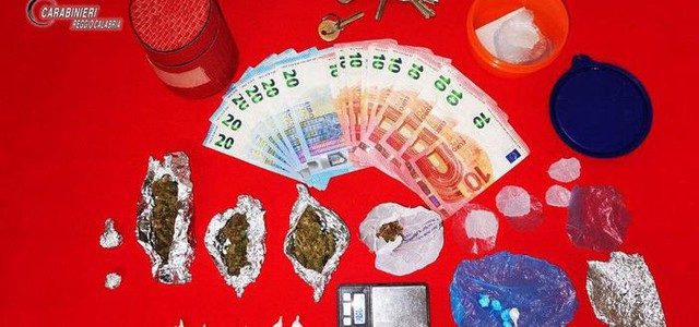In casolare con dosi di droga, arrestato 59enne