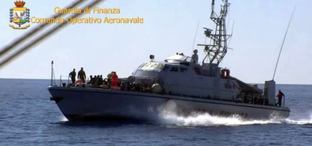 Intercettato veliero con 58 migranti