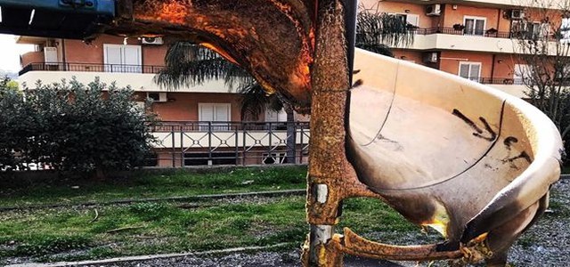 Scivolo incendiato a Reggio, Confindustria organizza raccolta fondi 