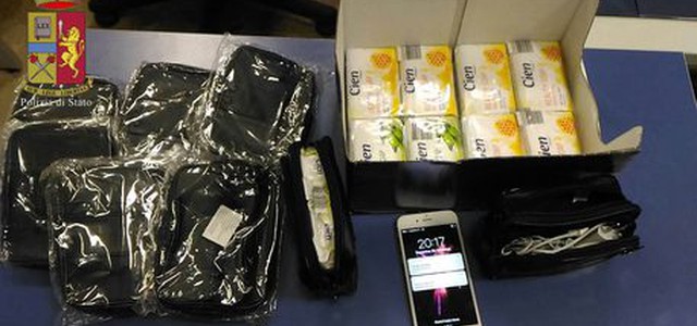 Saponette invece di iPhone ai migranti