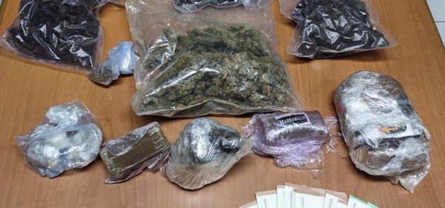 Catanzaro, oltre 2 chili di droga in un magazzino: 23enne arrestato