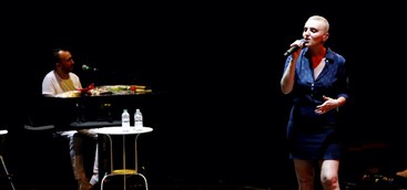 La voce di Arisa non tradisce: piace il primo appuntamento del Festival d'Autunno