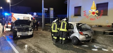 Scontro tra due auto a Catanzaro, ferito estratto dalle lamiere (FOTO)