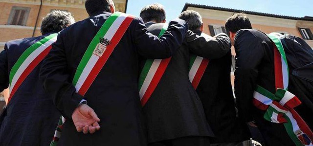 57 sindaci del catanzarese presentano esposto alla procura contro gli arrivi indiscriminati dal Nord