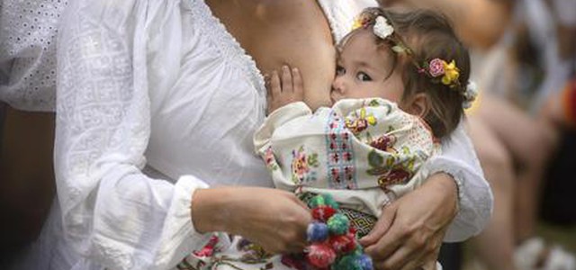 Bonus mamma: Inps, lo daremo a straniere con permesso