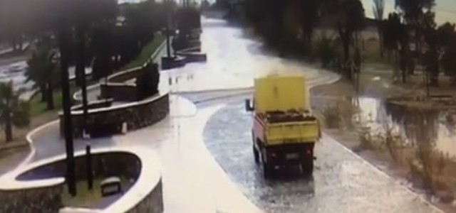 Camion su lungomare, conducente incastrato da telecamere: va dal sindaco e chiede scusa alla città