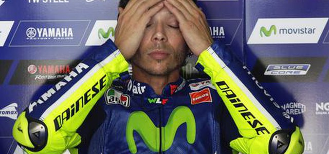 MotoGp: Rossi cade e si frattura una gamba, addio rincorsa al Mondiale