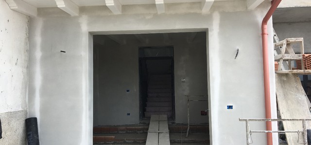 Costruisce una struttura abusiva, denunciato pensionato