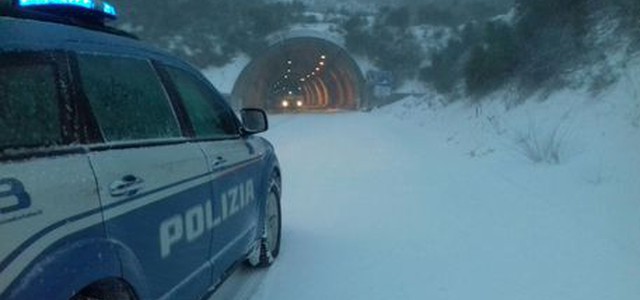 Maltempo: vento, evacuato circo a Cagliari