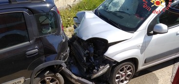 Flash - Incidente stradale sulla S.S. 106, un ferito. Disagi alla viabilità (FOTO)