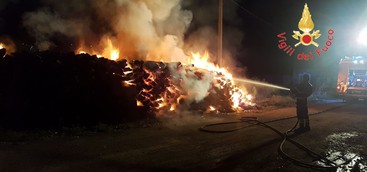 Incendio nel cantiere della nuova metropolitana di Catanzaro (FOTO e VIDEO)
