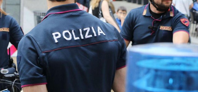 Poliziotti bloccano un tentativo di suicidio nel quartiere Santa Maria, i complimeti del Coisp