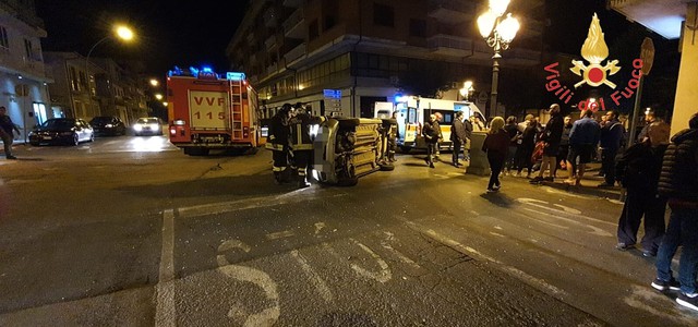 Impatto tra due auto a Lamezia, un ferito