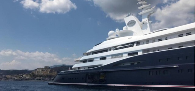 Avvistato lo yatch extralusso dei principi del Qatar a Roccella