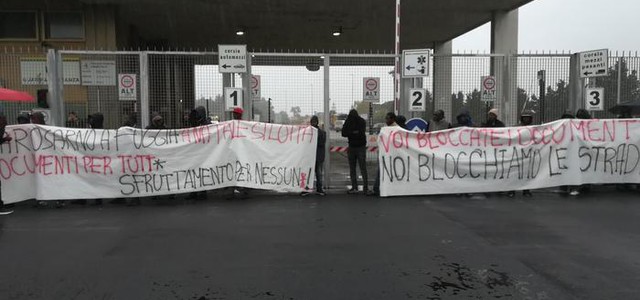 Tolto blocco migranti al porto di Gioia Tauro