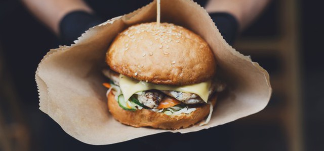 Il cibo del fast food? Per il corpo è come un'infezione