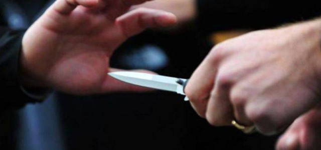Lite in una pizzeria sfocia in accoltellamento nel Catanzarese, denunciato 68enne