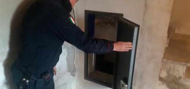 Scoperti tre bunker in case nel reggino
