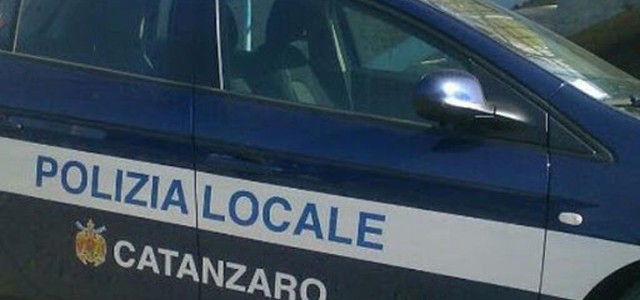 COVID-19, LE DISPOSIZIONI DEL SINDACO ALLA POLIZIA LOCALE PER CONTROLLI ATTIVITA’ COMMERCIALI
