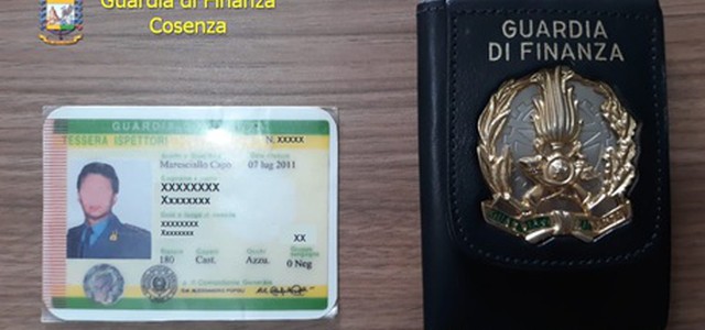 Si finge finanziere, quelli veri lo arrestano