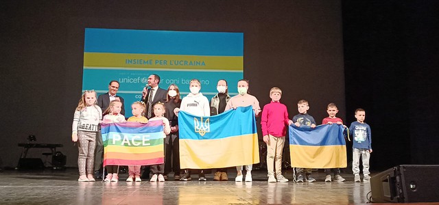 Spettacolo di beneficenza Unicef Calabria per i bambini e le bambine ucraini, raccolti 13.605 euro