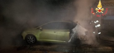 Auto in fiamme a Montepaone, due arresti nel Catanzarese (NOMI e FOTO)