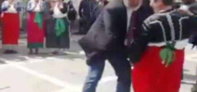 Pd, Emiliano si fa male mentre balla in Calabria (VIDEO)