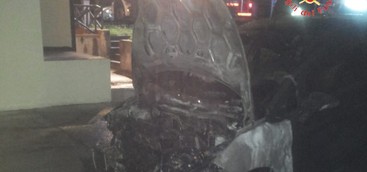 Catanzaro, auto in fiamme nel quartiere Siano. Escluse cause accidentali