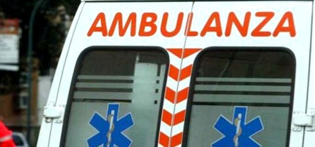 Anziana travolta da crollo muro a Milano