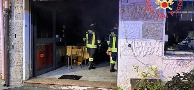 Catanzaro, incendio in una pizzeria nel quartiere Sala