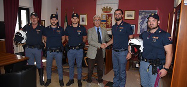 Oggetto: Bimba chiusa nell’auto salvata dalla Polizia di Stato