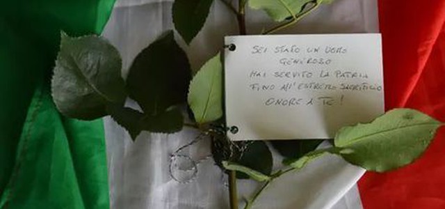 Vibo Valentia, rosa in Questura per poliziotto ucciso