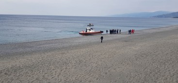 Recuperati i cadaveri dei due ragazzi dispersi in mare a Catanzaro Lido (3 VIDEO)