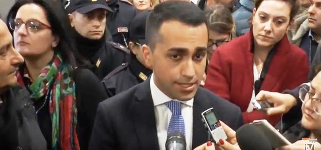 Di Maio a Lamezia: "Non lasceremo l'Italia nel caos voluto da Pd e Forza Italia" (VIDEO)