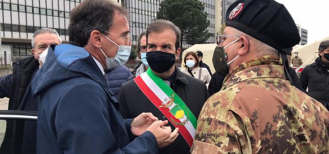 Covid, ministro Boccia in Calabria: "Ospedali da campo soluzione per emergenza"